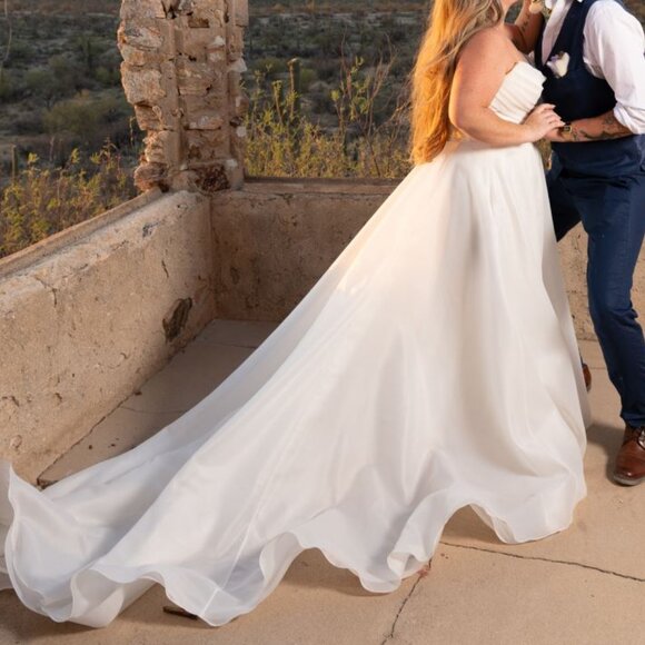 MODERN LUXE STRAPLESS BALLGOWN WEDDING DRESS WITH LEG SLIT - Picture 9 of 9